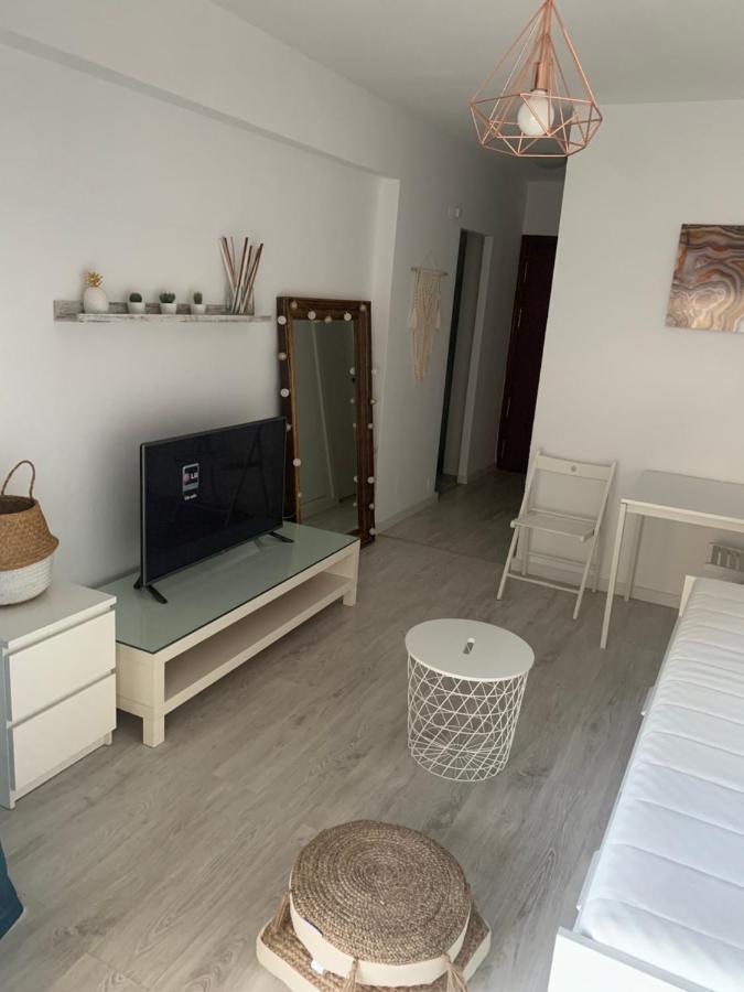 Acogedor Estudio En Primera Linea De Playa Benalmadena Exterior photo