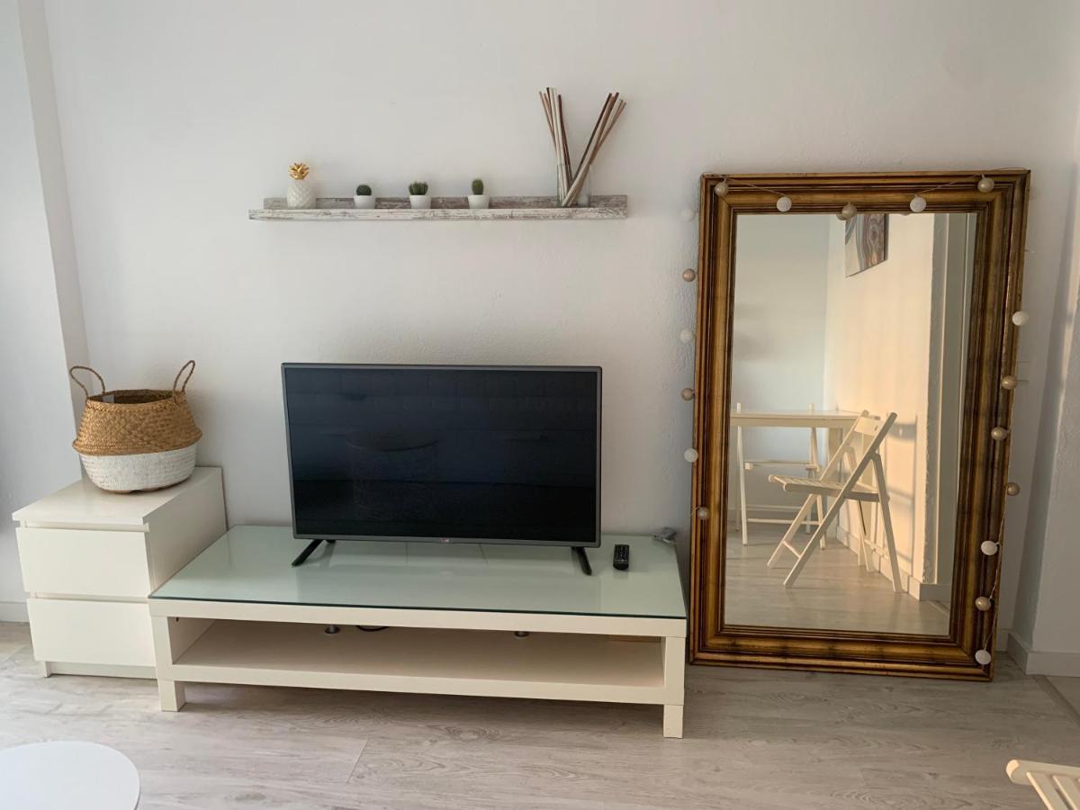 Acogedor Estudio En Primera Linea De Playa Benalmadena Exterior photo
